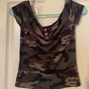 Cute camo top basically brand new!
